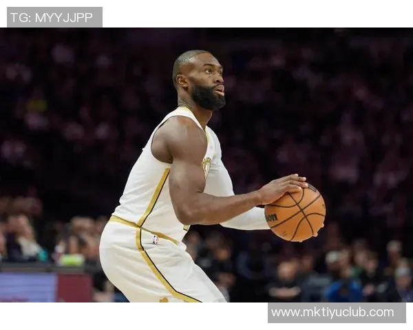 杰伦布朗半场状态低迷14投仅3中仅得7分6板3助失误2次表现不佳